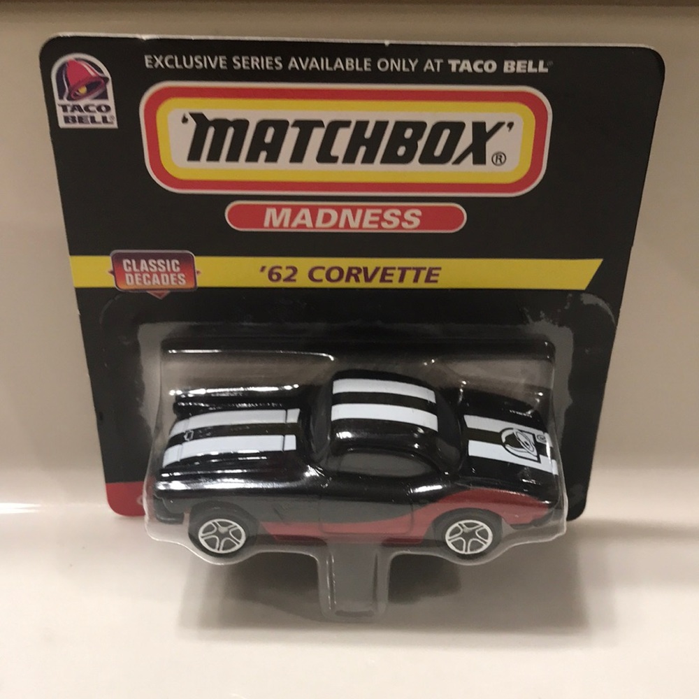 Rare car mint TacoBell matchbox madness 1998 1yr only matchbox 62 corvette car